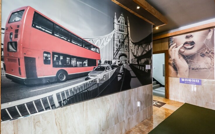 Imagen de los interiores del Hotel Asan Opera. Foto 36