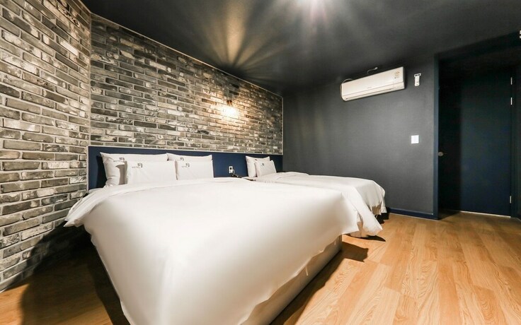 Imagen de la habitación del Hotel Asan Wol. Foto 29