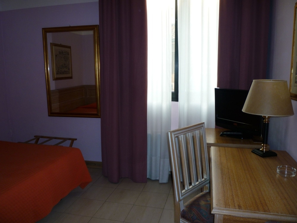 Imagen de la habitación del Hotel Ascot, Binasco. Foto 2