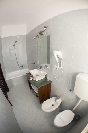 Imagen de la habitación del Hotel Ascot, Montano. Foto 7