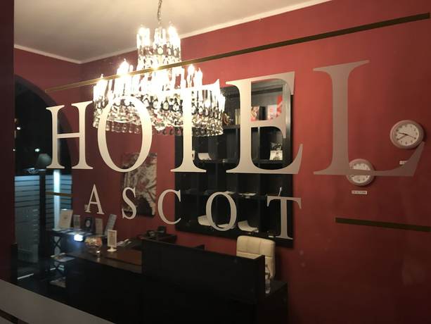 Imagen general del Hotel Ascot, Montano. Foto 1