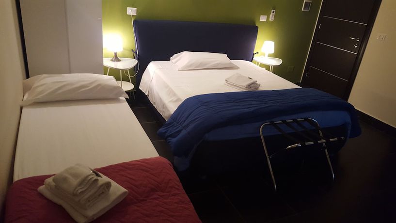 Imagen de la habitación del Hotel Ascot, Montano. Foto 15