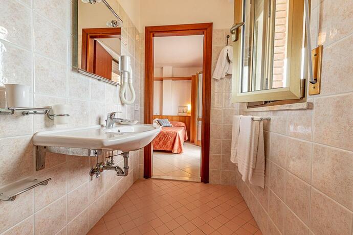 Imagen general del Hotel Ascot, Pinarella di Cervia. Foto 4