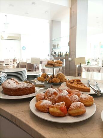Imagen general del Hotel Ascot, Pinarella di Cervia. Foto 6