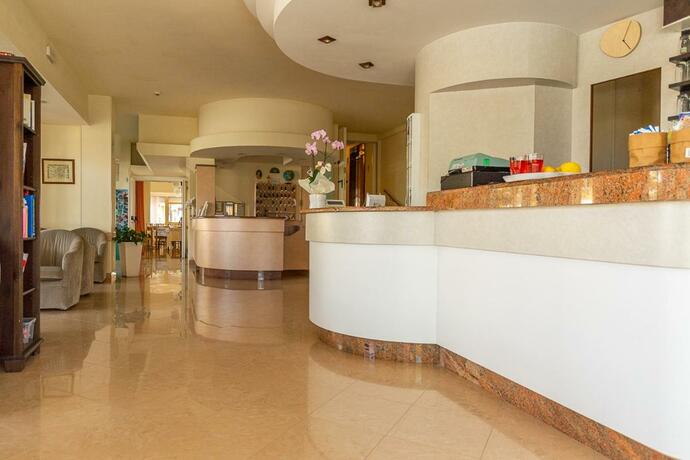 Imagen general del Hotel Ascot, Pinarella di Cervia. Foto 7