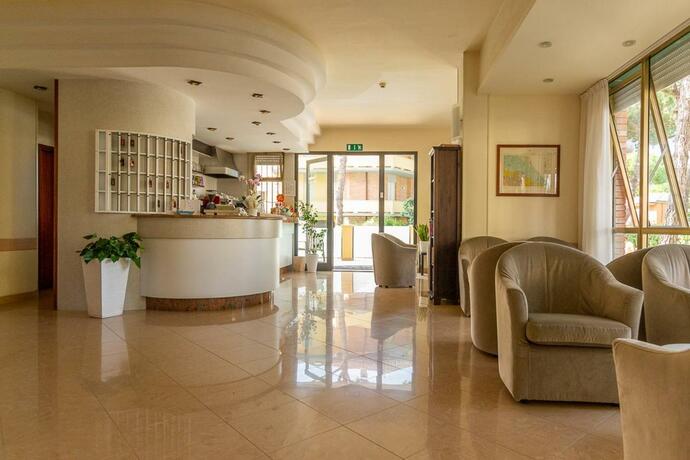 Imagen general del Hotel Ascot, Pinarella di Cervia. Foto 12