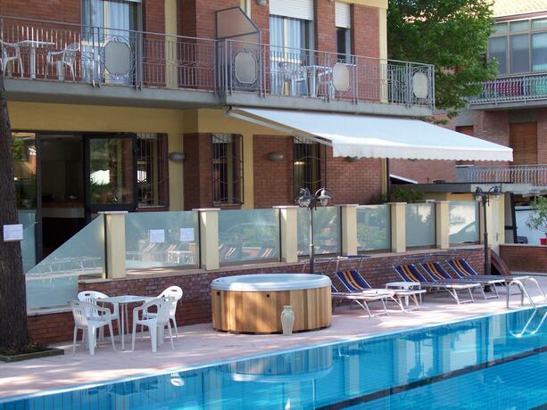 Imagen general del Hotel Ascot, Pinarella di Cervia. Foto 23