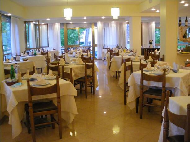 Imagen general del Hotel Ascot, Pinarella di Cervia. Foto 39