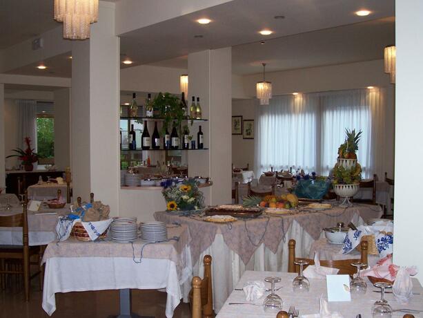 Imagen general del Hotel Ascot, Pinarella di Cervia. Foto 47