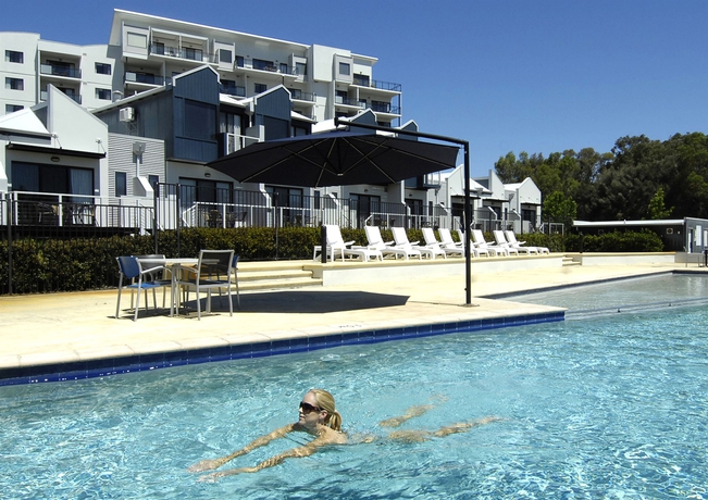 Imagen de la piscina del Hotel Ascot Quays Apartment 102. Foto 16