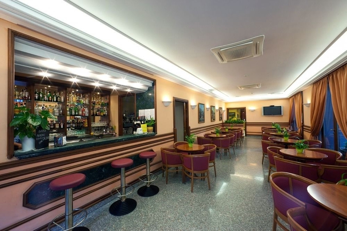 Imagen del bar/restaurante del Hotel Ascot, Sorrento. Foto 4