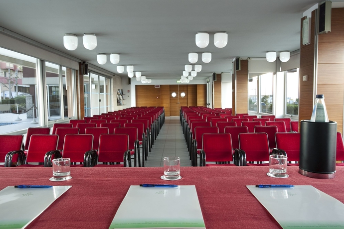 Imagen de los interiores del Hotel Ascot and Spa. Foto 16