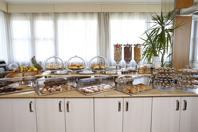 Imagen del bar/restaurante del Hotel Ascot and Spa. Foto 8