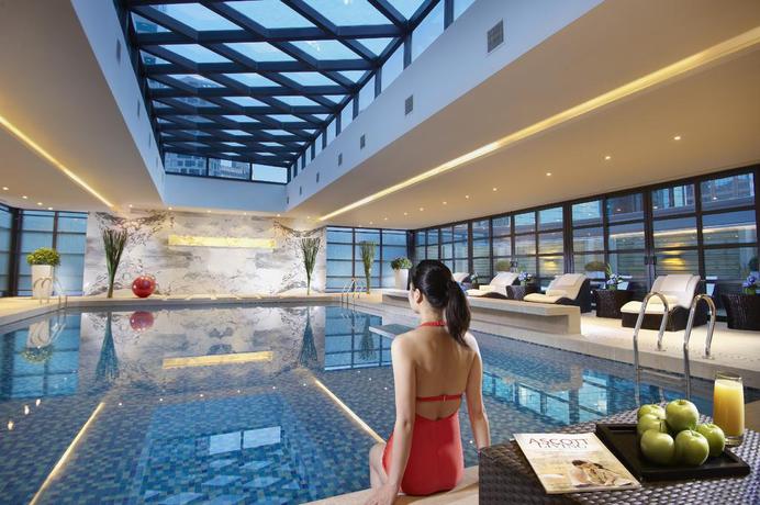 Imagen de la piscina del Hotel Ascott Huai Hai Road Shanghai. Foto 7