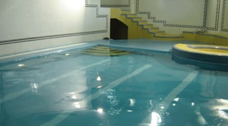 Imagen de la piscina del Hotel Aseman Isfahan. Foto 23