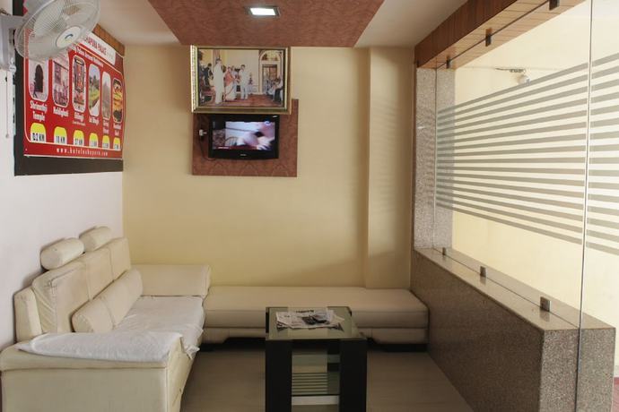 Imagen de los interiores del Hotel Ashapura Palace by Sky Stays. Foto 14