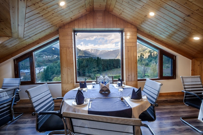Imagen del bar/restaurante del Hotel Ashapuri Residency Manali - A Centrally Heated and Air Conditioned. Foto 2