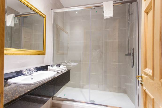 Imagen de la habitación del Hotel Ashdown Park. Foto 11