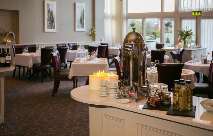 Imagen del bar/restaurante del Hotel Ashdown Park. Foto 5