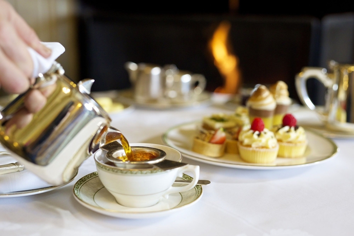 Imagen del bar/restaurante del Hotel Ashdown Park and Country Club. Foto 2