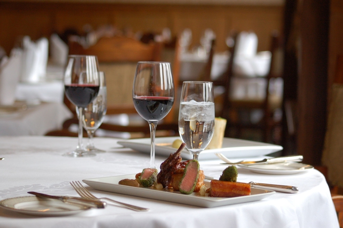 Imagen del bar/restaurante del Hotel Ashdown Park and Country Club. Foto 3