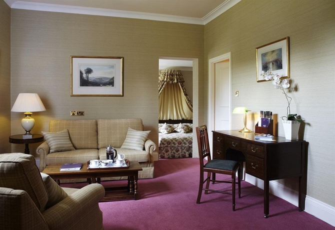 Imagen de los interiores del Hotel Ashdown Park and Country Club. Foto 16