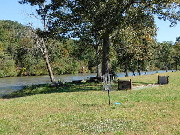 Imagen general del Hotel Asheville River Cabins. Foto 1