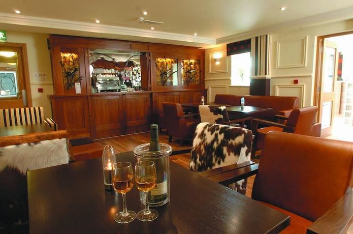 Imagen del bar/restaurante del Hotel Ashford Court Boutique. Foto 2