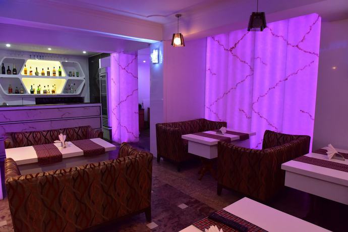 Imagen del bar/restaurante del Hotel Ashiana Clarks Inn, Shimla. Foto 4