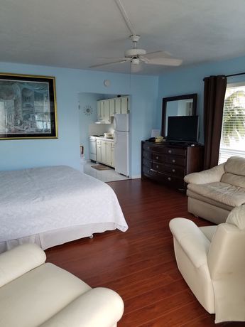 Imagen de la habitación del Hotel Ashley Brooke Beach Resort. Foto 7