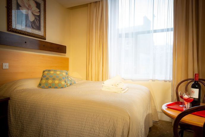 Imagen de la habitación del Hotel Ashley. Foto 18