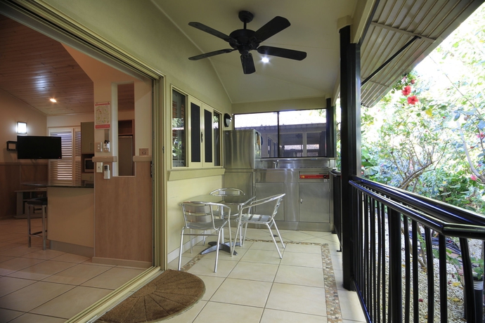 Imagen de los exteriores del Hotel Ashmore Palms Holiday Village. Foto 13