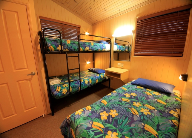 Imagen de la habitación del Hotel Ashmore Palms Holiday Village. Foto 7