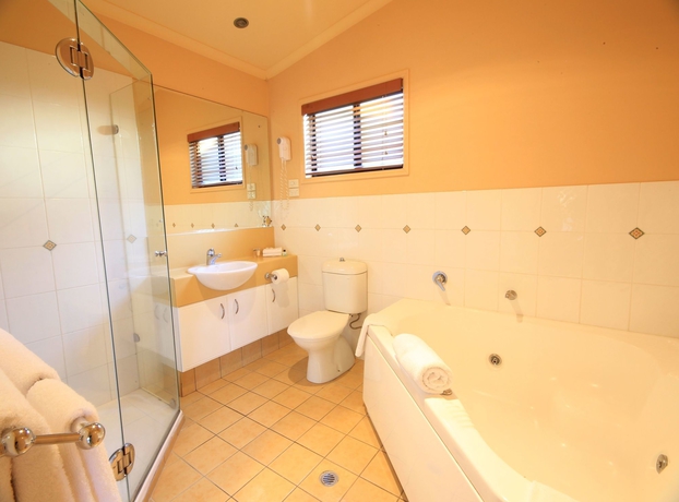 Imagen de la habitación del Hotel Ashmore Palms Holiday Village. Foto 9