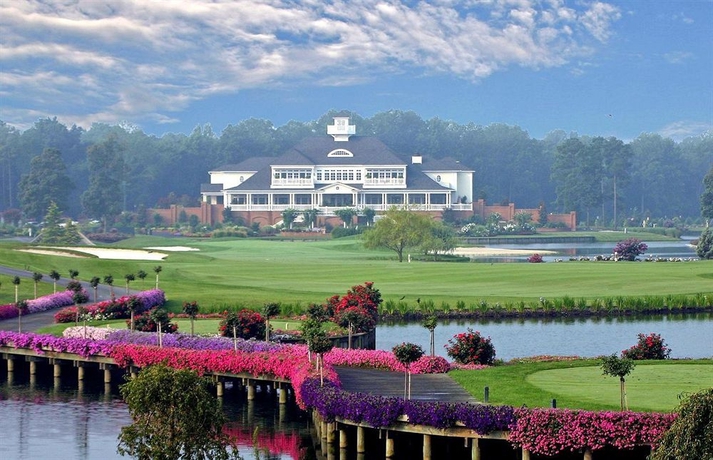 Imagen de los exteriores del Hotel Ashore Resort and Beach Club. Foto 3