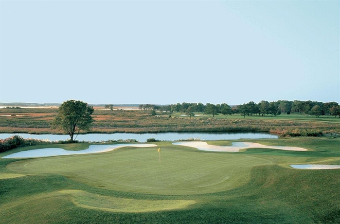 Imagen de los exteriores del Hotel Ashore Resort and Beach Club. Foto 4