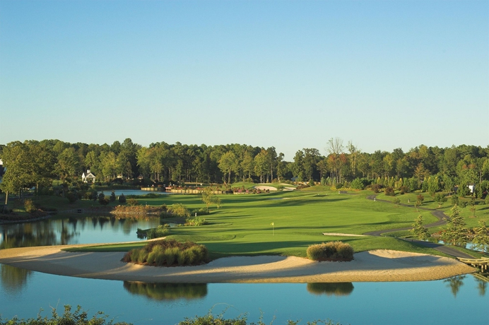 Imagen de los exteriores del Hotel Ashore Resort and Beach Club. Foto 5