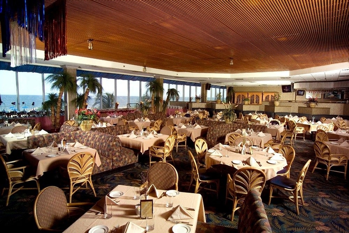 Imagen del bar/restaurante del Hotel Ashore Resort and Beach Club. Foto 2