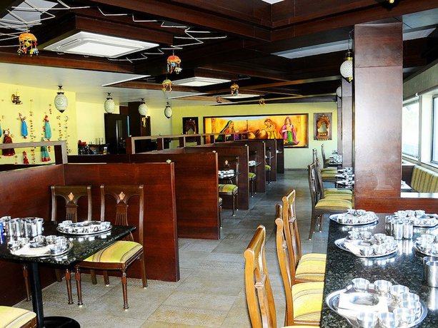 Imagen del bar/restaurante del Hotel Ashray. Foto 4