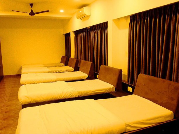Imagen de la habitación del Hotel Ashray. Foto 10