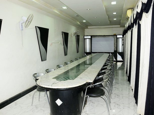 Imagen de los interiores del Hotel Ashray. Foto 19
