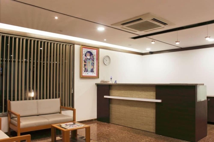 Imagen de los interiores del Hotel Ashray Inn. Foto 12