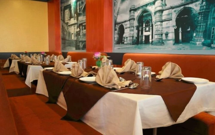 Imagen del bar/restaurante del Hotel Ashray Inn. Foto 2