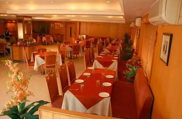 Imagen del bar/restaurante del Hotel Ashray Inn. Foto 3