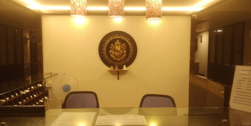 Imagen de los interiores del Hotel Ashwin Igatpuri, Pure Veg and Jain Food. Foto 9