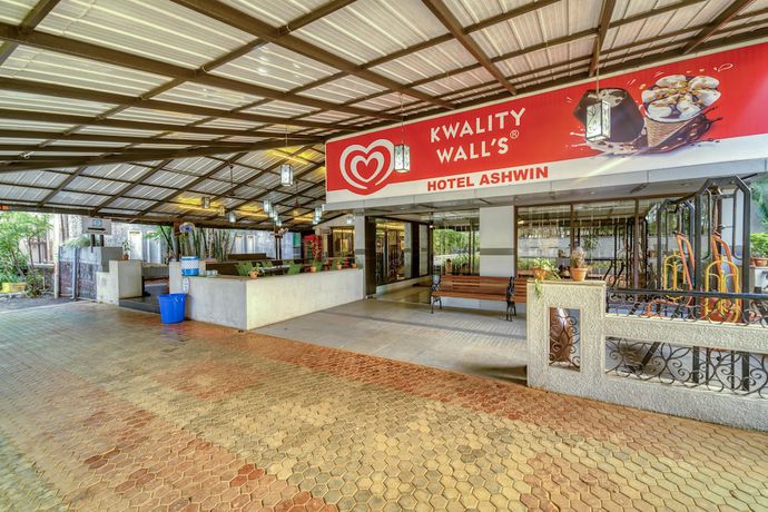 Imagen de los interiores del Hotel Ashwin Igatpuri, Pure Veg and Jain Food. Foto 12