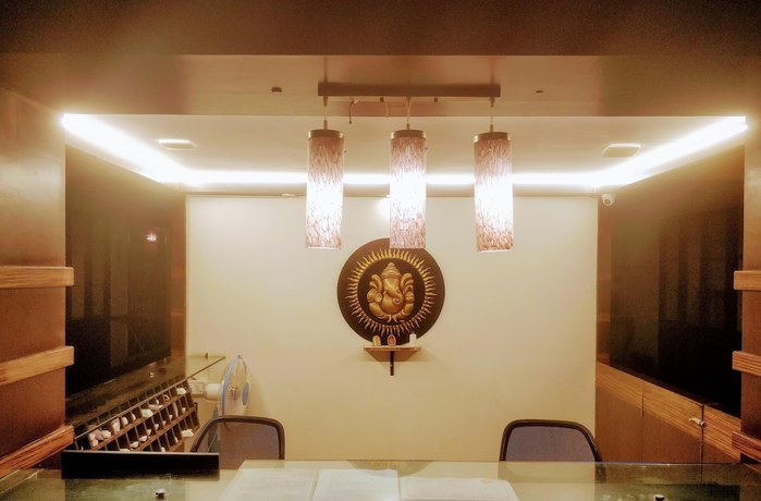 Imagen de los interiores del Hotel Ashwin Igatpuri, Pure Veg and Jain Food. Foto 16