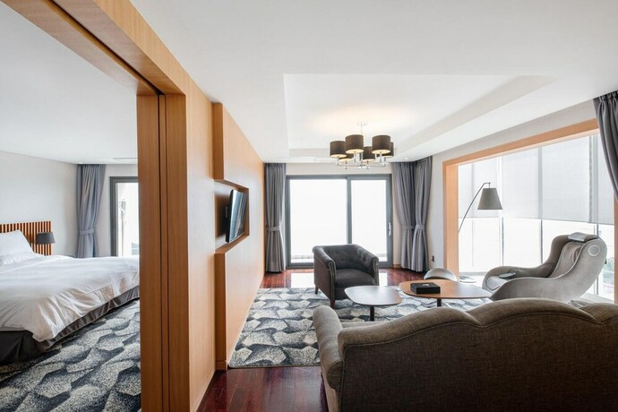 Imagen de la habitación del Hotel Asia Lakeside. Foto 28