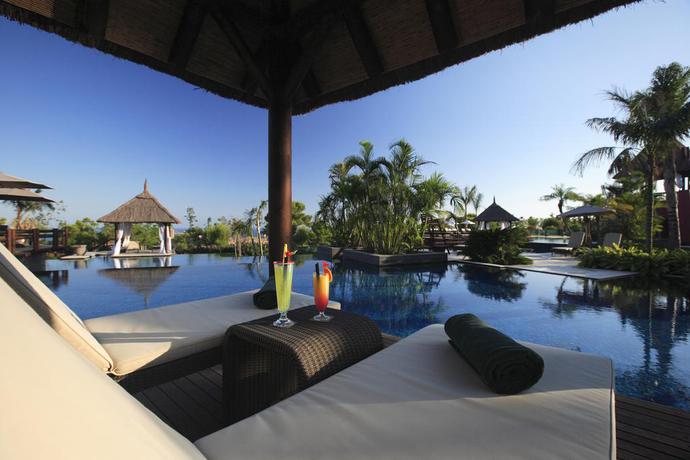 Imagen de la piscina del Hotel Asia gardens Hotel & Thai Spa. Foto 14