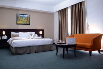 Imagen del bar/restaurante del Hotel Asialink Premier Karawang. Foto 3